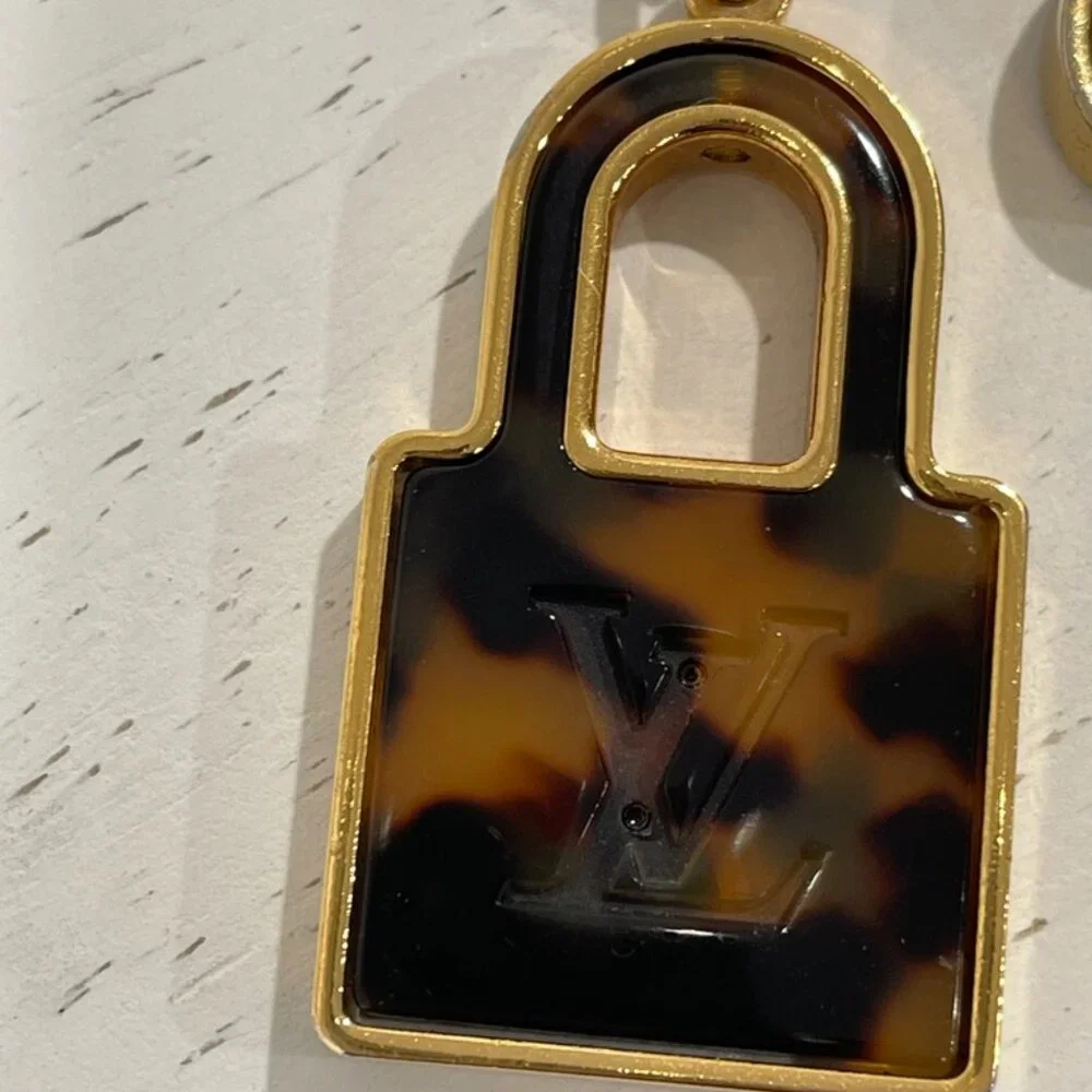 Louis Vuitton Tortoise Gold Porte Cles Confidence Key Holder/Bag Charm (JB1303)